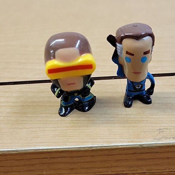 Fantastic 4 books, Lounge pants, action figures - Picture 13 of 16